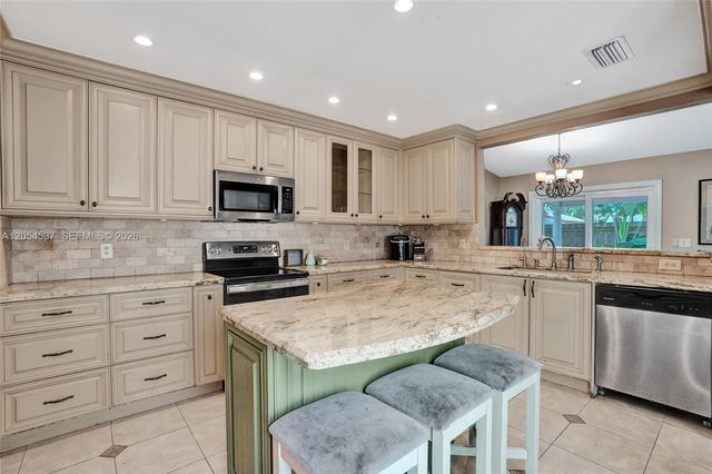 3946 NW 1st Dr, Deerfield Beach, FL 33442
