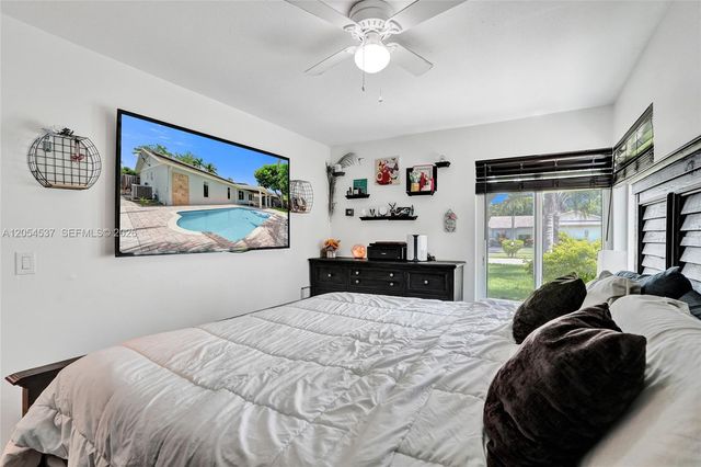 3946 NW 1st Dr, Deerfield Beach, FL 33442