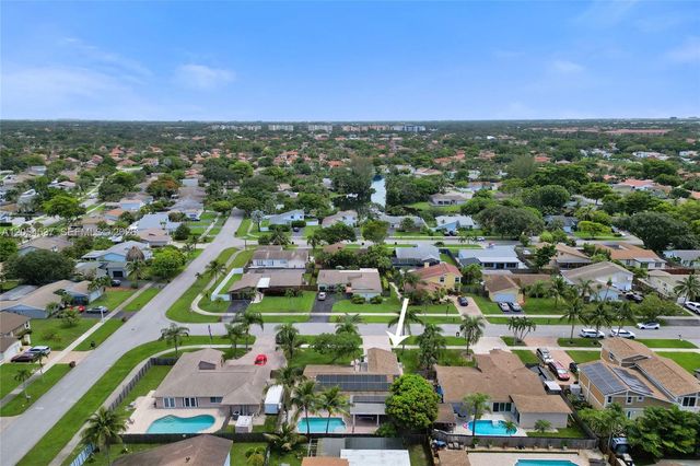 3946 NW 1st Dr, Deerfield Beach, FL 33442