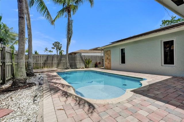 3946 NW 1st Dr, Deerfield Beach, FL 33442