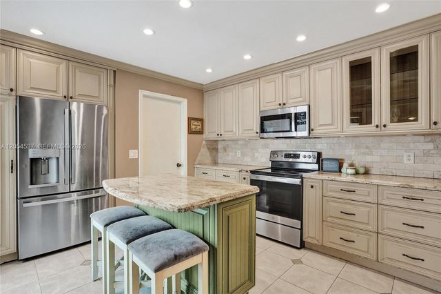 3946 NW 1st Dr, Deerfield Beach, FL 33442