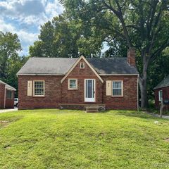 1811 S New Florissant Road, Florissant, MO 63031