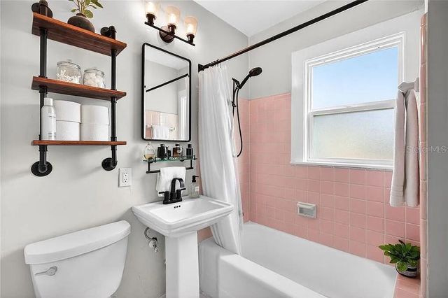 105 W GOLF LINKS AVENUE, Eustis, FL 32726