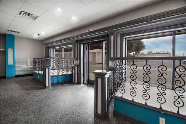 417 E Avenue B, Robstown, TX 78380