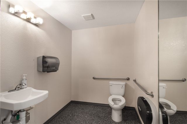 417 E Avenue B, Robstown, TX 78380