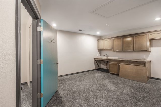 417 E Avenue B, Robstown, TX 78380