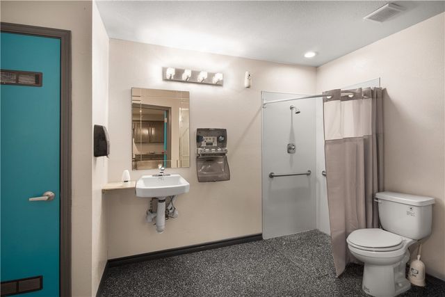 417 E Avenue B, Robstown, TX 78380