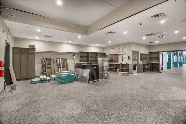 417 E Avenue B, Robstown, TX 78380