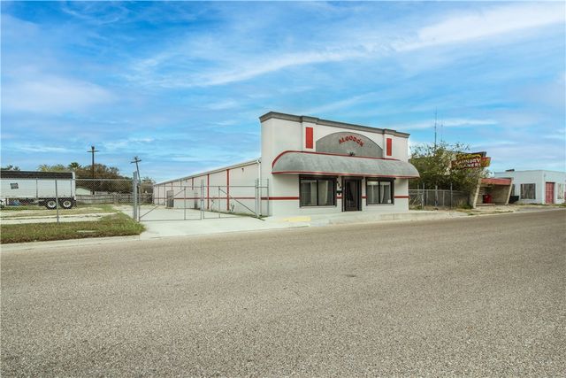 417 E Avenue B, Robstown, TX 78380