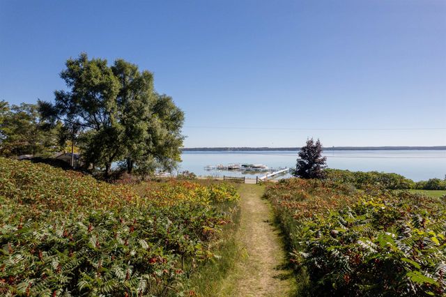 9649 Center Road, Peninsula Twp, MI 49686