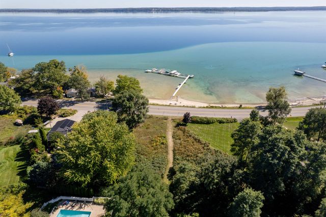 9649 Center Road, Peninsula Twp, MI 49686