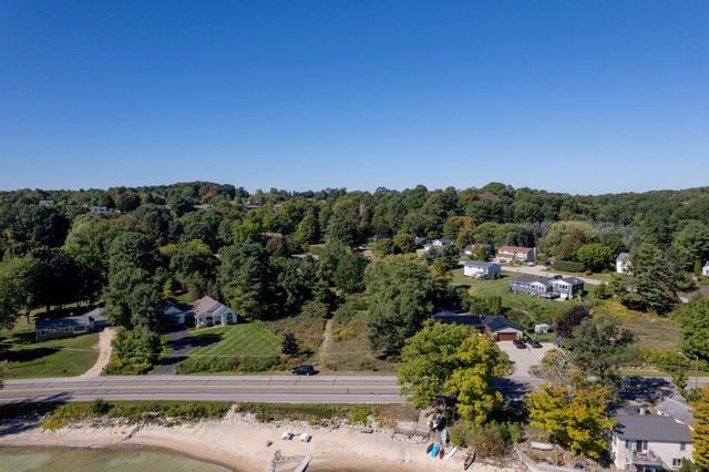 9649 Center Road, Peninsula Twp, MI 49686