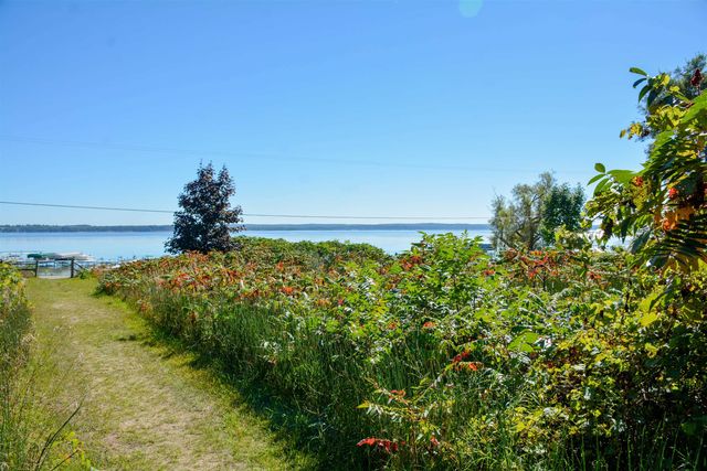 9649 Center Road, Peninsula Twp, MI 49686