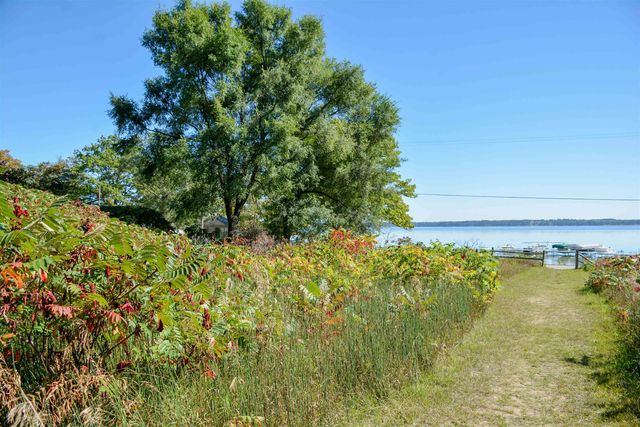 9649 Center Road, Peninsula Twp, MI 49686