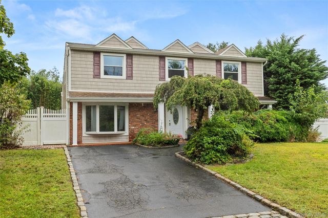 20 Hilltop Drive, Mount Sinai, NY 11766