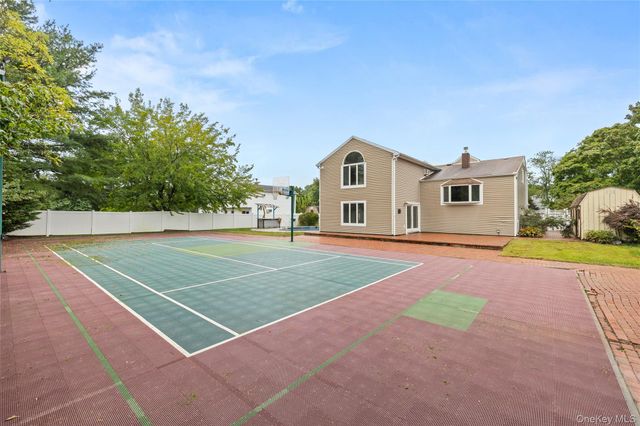 20 Hilltop Drive, Mount Sinai, NY 11766