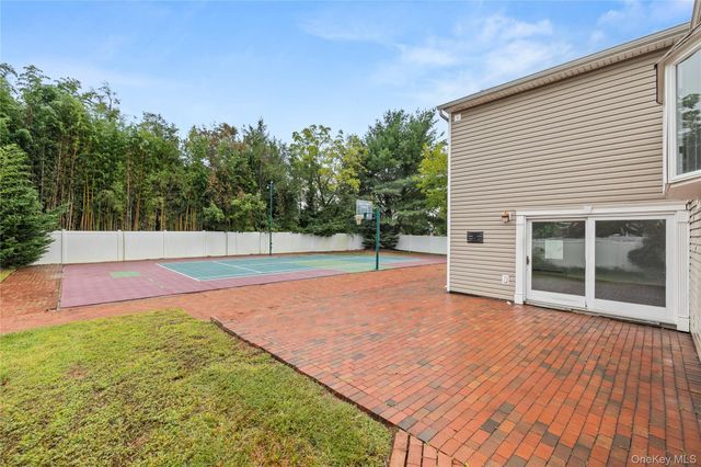 20 Hilltop Drive, Mount Sinai, NY 11766
