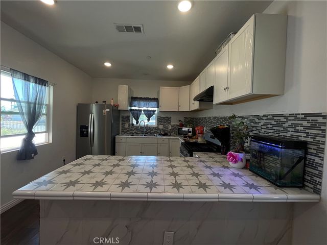 1012 Feliz Drive, Bakersfield, CA 93307