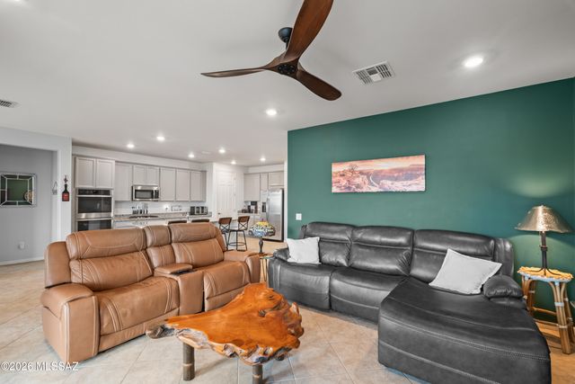 10337 S Pantano Knolls Drive, Vail, AZ 85641