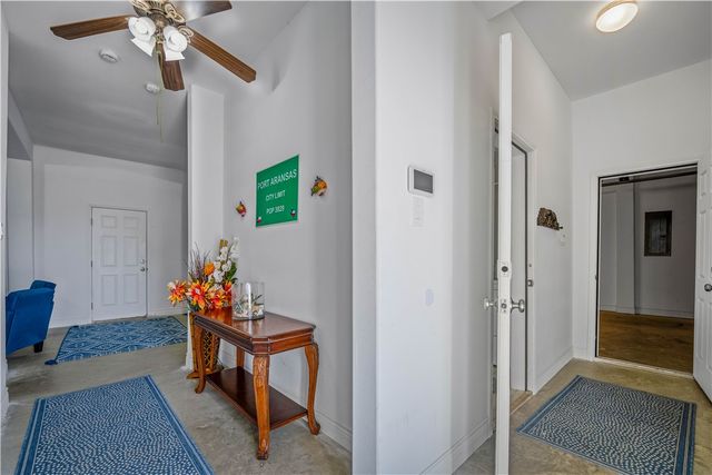 142 Mariners Dr, Port Aransas, TX 78373