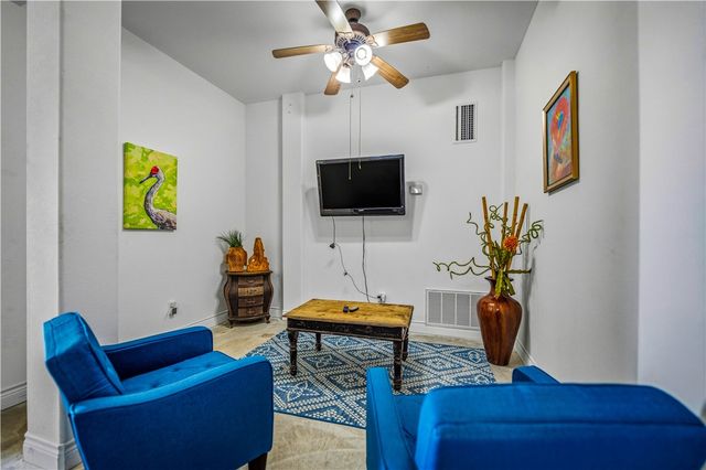 142 Mariners Dr, Port Aransas, TX 78373