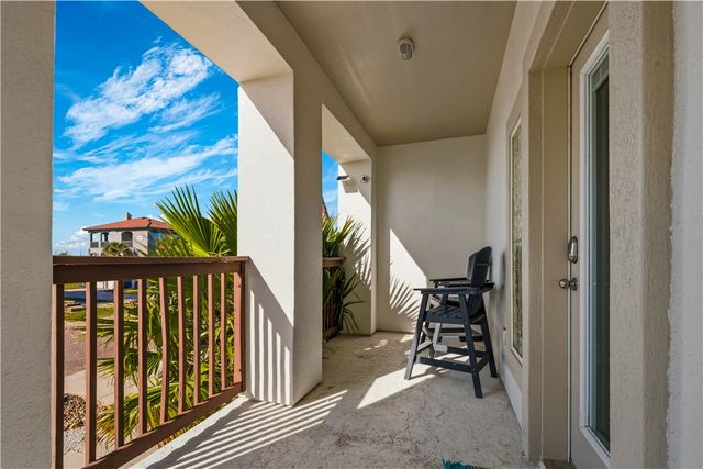 142 Mariners Dr, Port Aransas, TX 78373