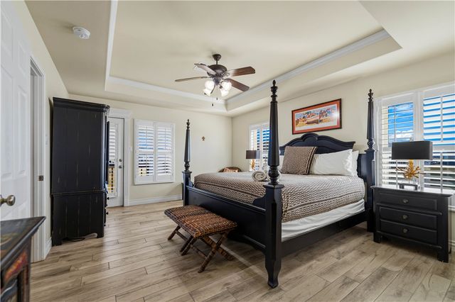 142 Mariners Dr, Port Aransas, TX 78373