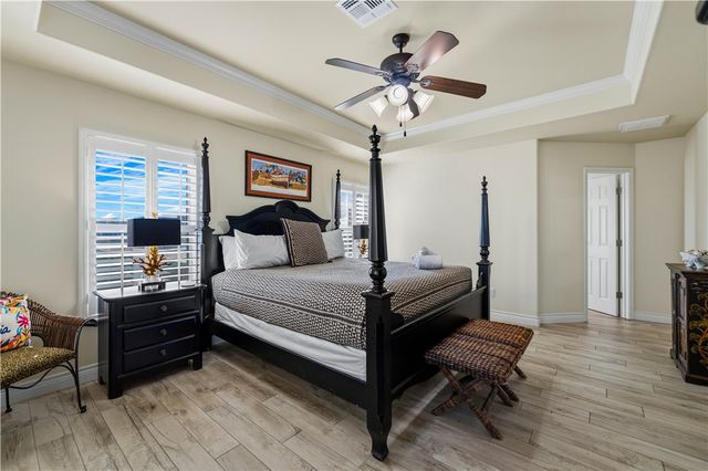 142 Mariners Dr, Port Aransas, TX 78373