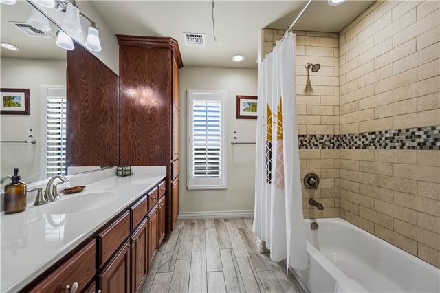 142 Mariners Dr, Port Aransas, TX 78373