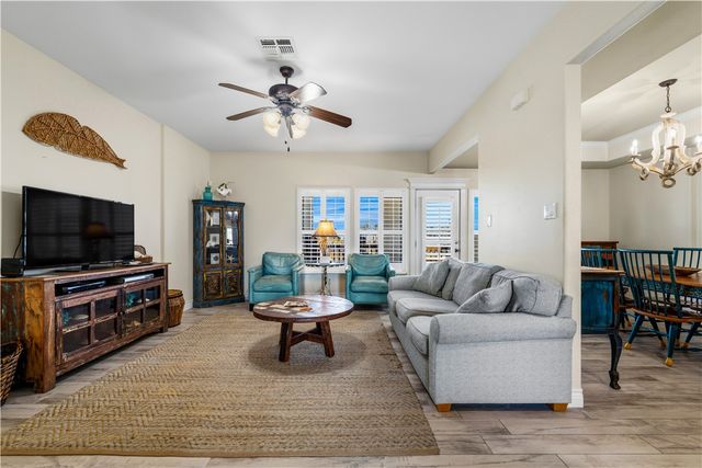 142 Mariners Dr, Port Aransas, TX 78373