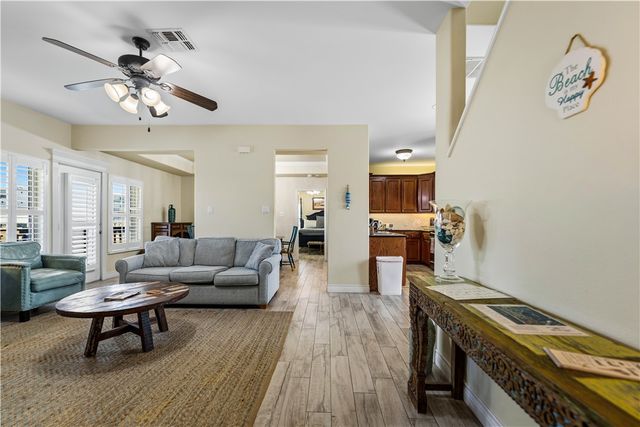 142 Mariners Dr, Port Aransas, TX 78373