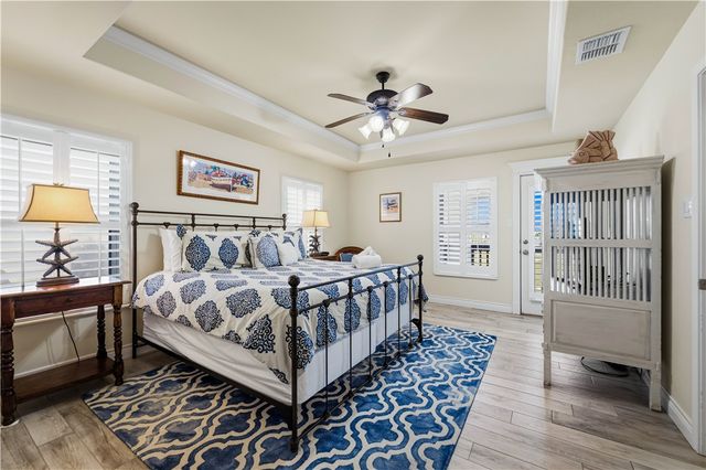 142 Mariners Dr, Port Aransas, TX 78373