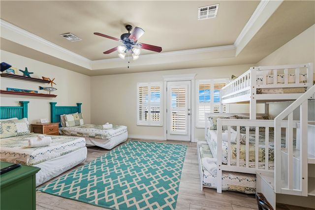 142 Mariners Dr, Port Aransas, TX 78373