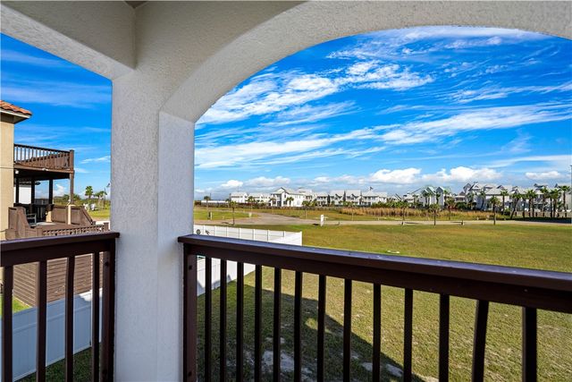 142 Mariners Dr, Port Aransas, TX 78373