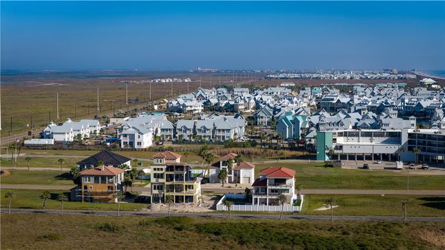 142 Mariners Dr, Port Aransas, TX 78373