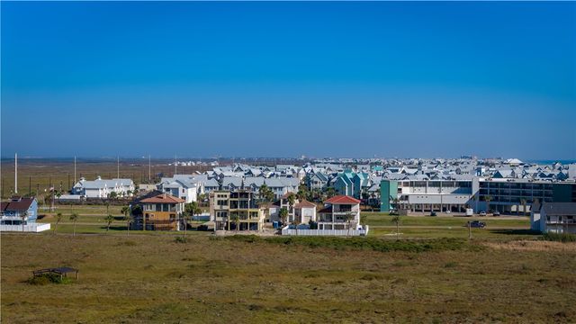 142 Mariners Dr, Port Aransas, TX 78373