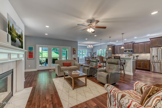 1023 Waterbrooke Lane, Johnson City, TN 37604