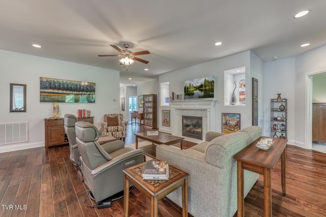 1023 Waterbrooke Lane, Johnson City, TN 37604