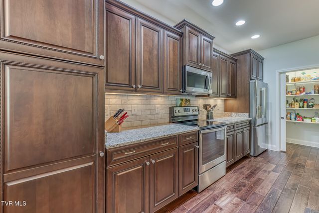 1023 Waterbrooke Lane, Johnson City, TN 37604
