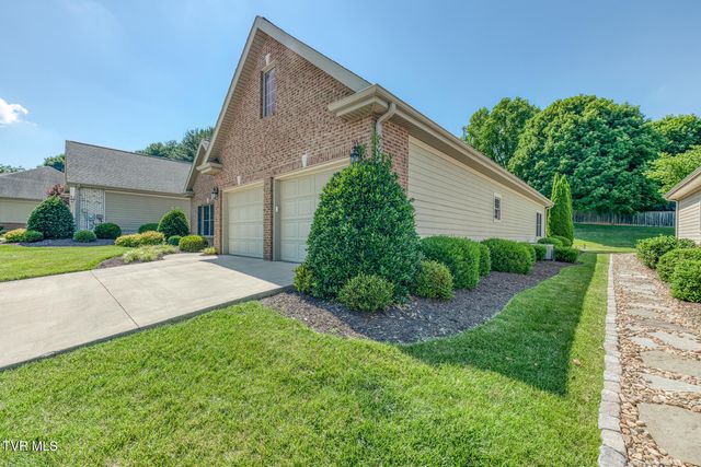 1023 Waterbrooke Lane, Johnson City, TN 37604