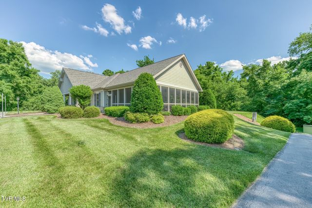 1023 Waterbrooke Lane, Johnson City, TN 37604