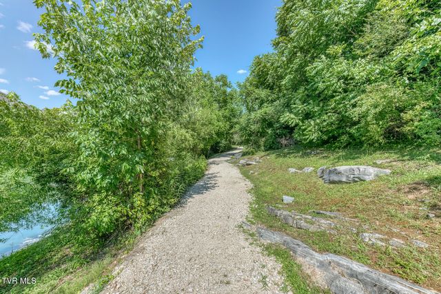 1023 Waterbrooke Lane, Johnson City, TN 37604