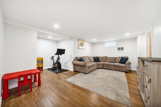 30 Pine Plain Rd, Wellesley, MA 02481