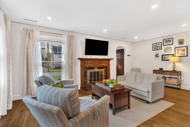 30 Pine Plain Rd, Wellesley, MA 02481