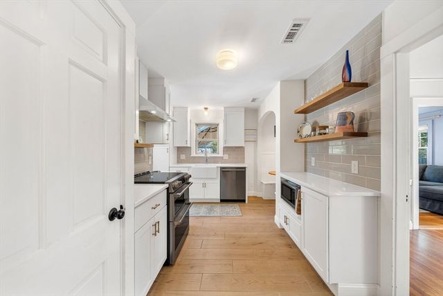 30 Pine Plain Rd, Wellesley, MA 02481