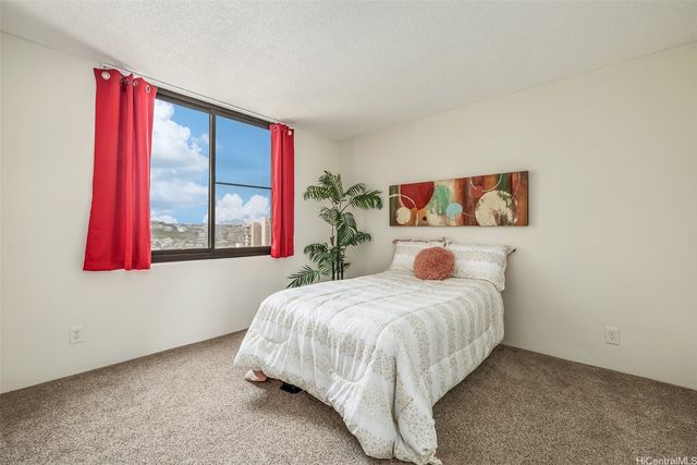 990 Ala Nanala Street 17B, Honolulu, HI 96818