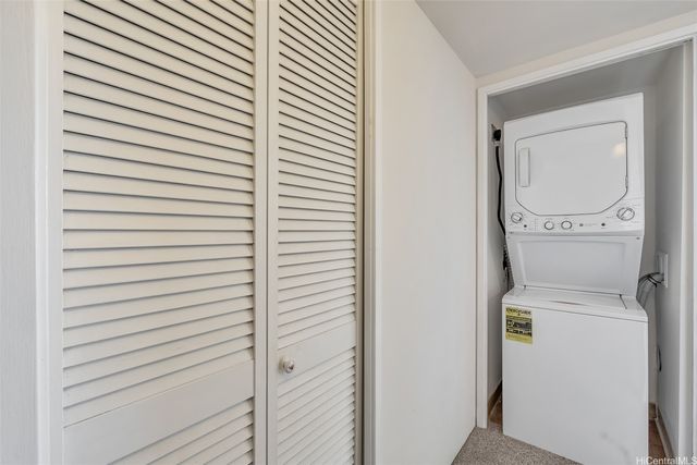 990 Ala Nanala Street 17B, Honolulu, HI 96818