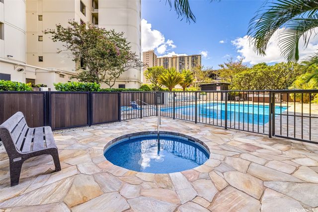 990 Ala Nanala Street 17B, Honolulu, HI 96818