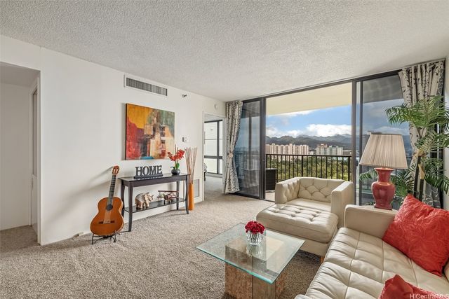 990 Ala Nanala Street 17B, Honolulu, HI 96818