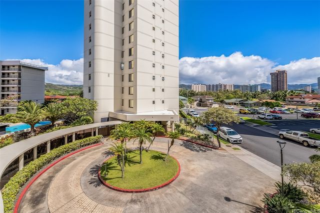 990 Ala Nanala Street 17B, Honolulu, HI 96818